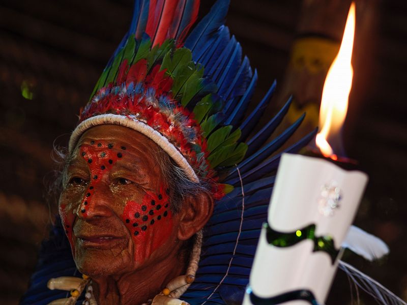 Raimundo Dessana, con la antorcha olímpica de Río 2016.