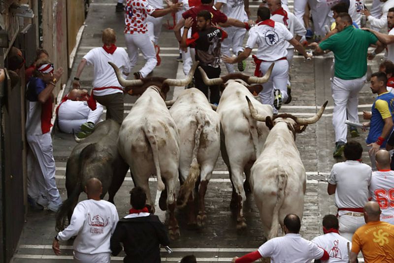 Hay al menos doce trasladados al hospitales tras el tercer encierro de San Fermín 2016