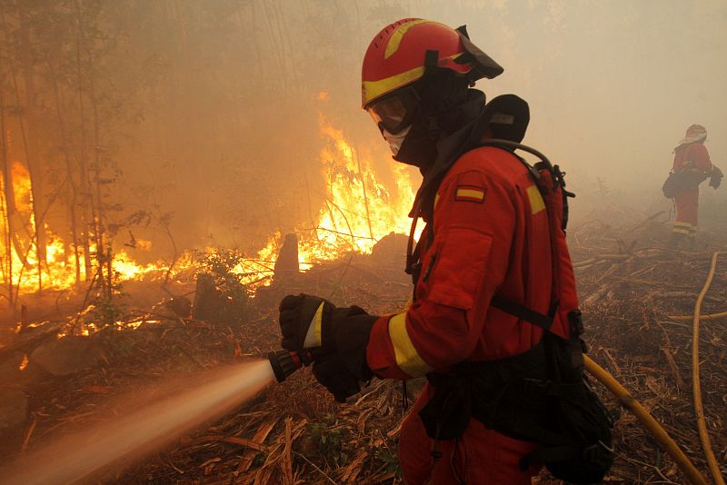 El fuego de Santiago de Compostela ha afectado ya a 20 hectáreas