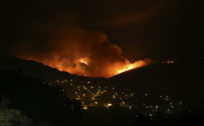 El de mayor magnitud es el fuego de Arbo, que ha arrasado ya 1.515 hectáreas