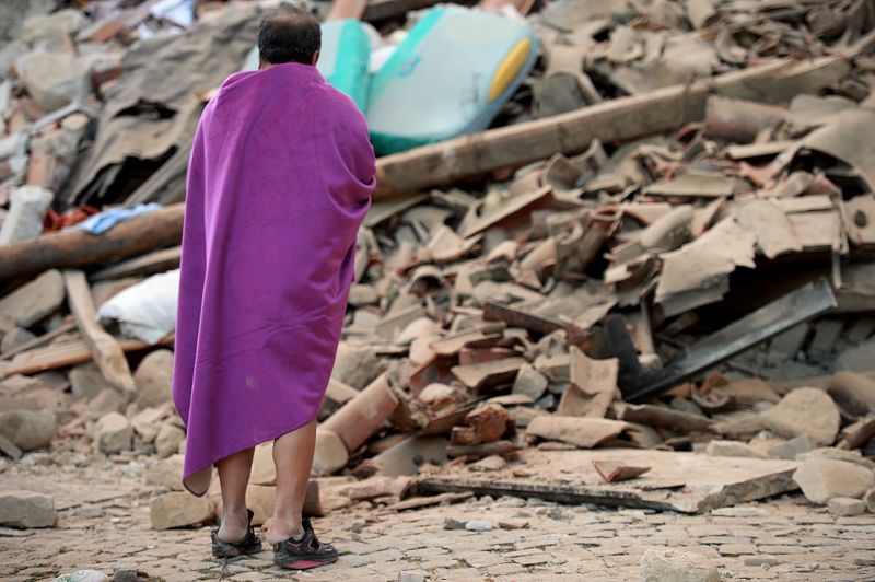 Un fuerte terremoto de magnitud 6 ha sacudido el centro de Italia.