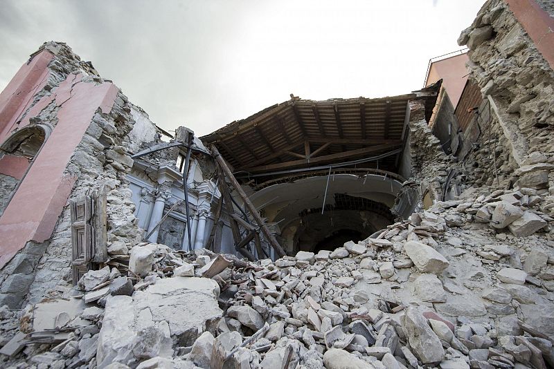 Edificio totalmente derruido a causa del terremoto