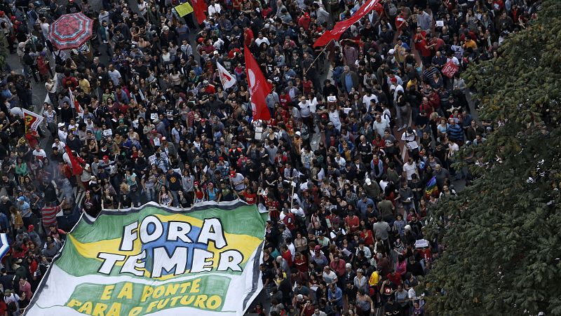 Continúan las protestas de los partidarios de la expresidenta de Brasil, Dilma Rousseff