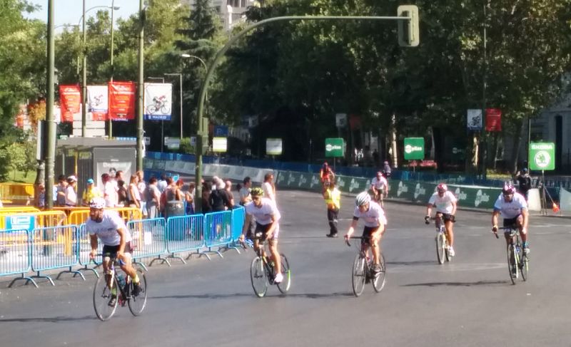 Un grupo de corredores participantes en La Marcha de la Vuelta 2016.