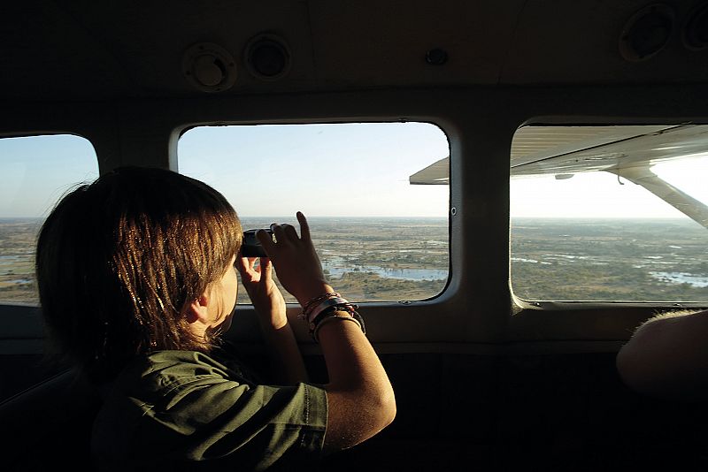 Unai, sobrevolando el delta del río Okavango en avioneta.