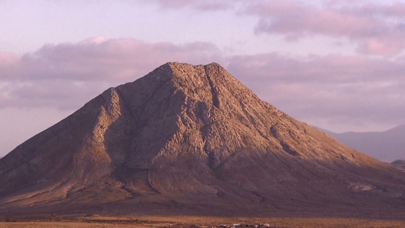 La montaña de Tindaya en la isla de Fuerteventura