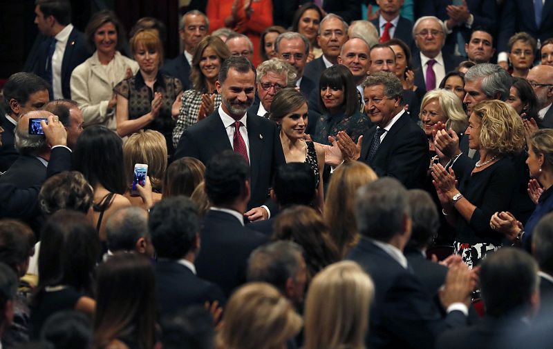 Aplauso a los reyes a su llegada a la ceremonia