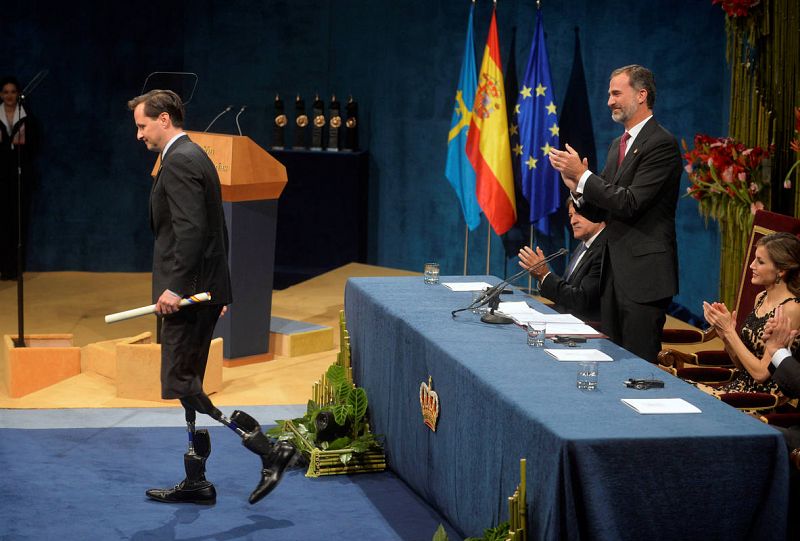 U.S. physicist Hugh Herr receives the 2016 Princess of Asturias award for Technical and Scientific Research from Spain's King Felipe at Campoamor theatre in Oviedo
