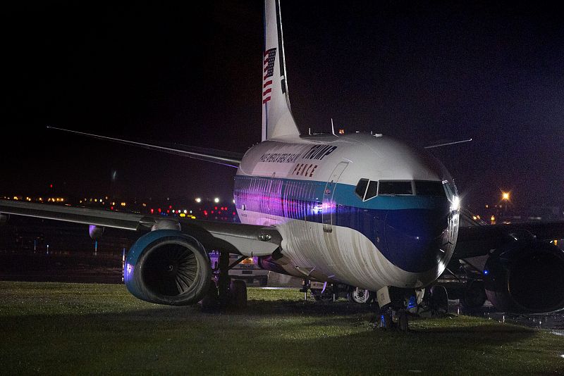 El avión de Mike Pence se sale de la pista tras aterrizar en Nueva York