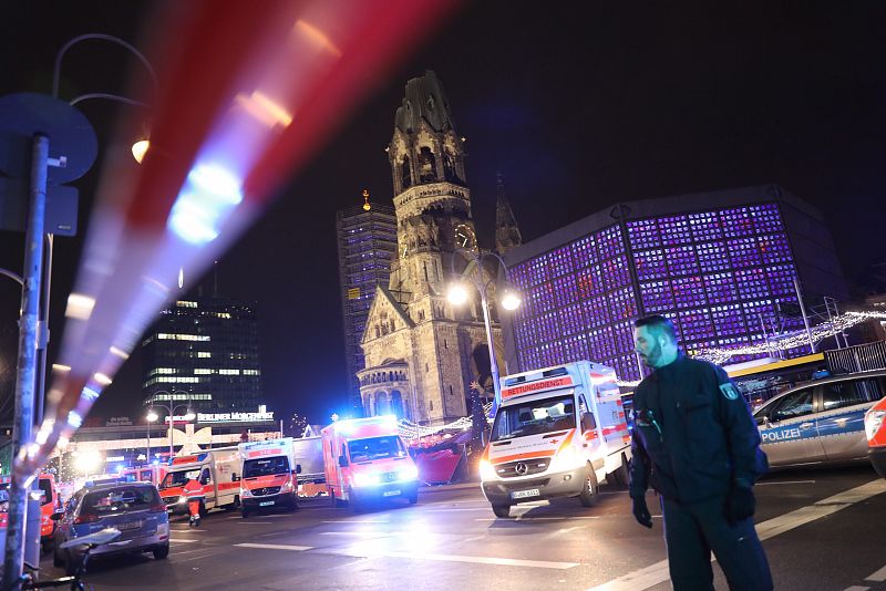 Un camión se estrella contra un mercado navideño en Berlín