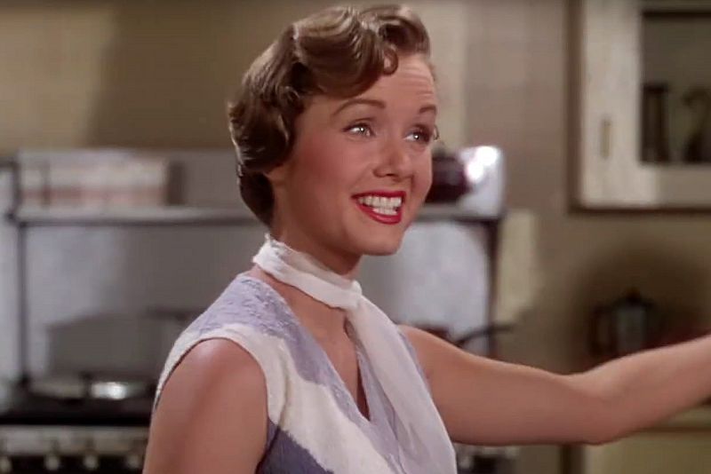 La actriz Debbie Reynolds, en una escena de la película "Cantando bajo la lluvia"