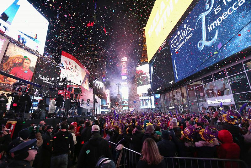 Nueva York recibe el nuevo año en Times Square