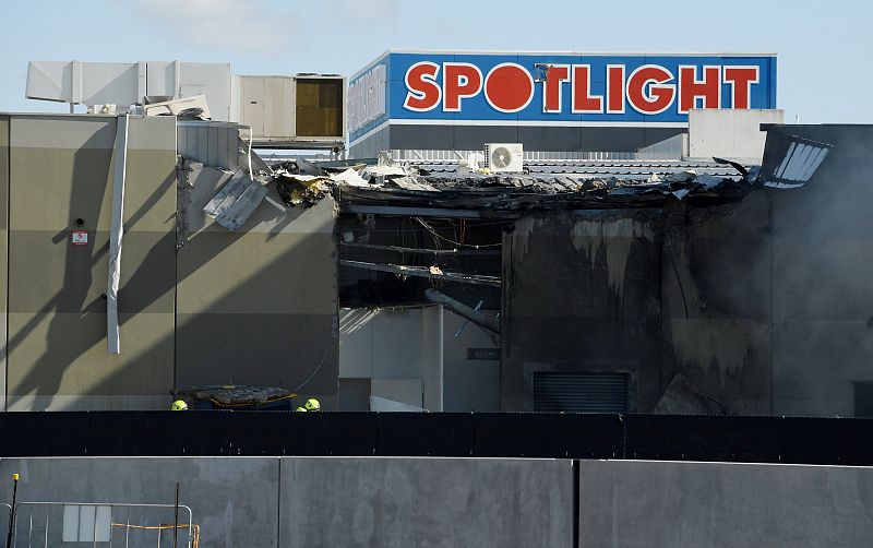 Lugar en el que una avioneta ha chocado contra un centro comercial cerca del aeropuerto Essendon de Melbourne, Australia.