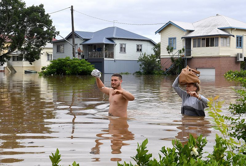 Las inundaciones tras el ciclón Debbie complican tareas de rescate en Australia