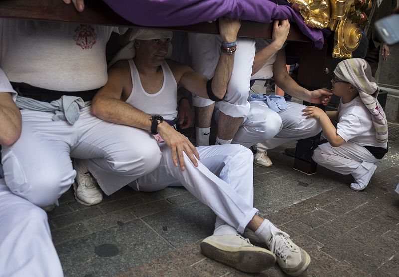 Costaleros de la Hermandad de Las Tres Caídas