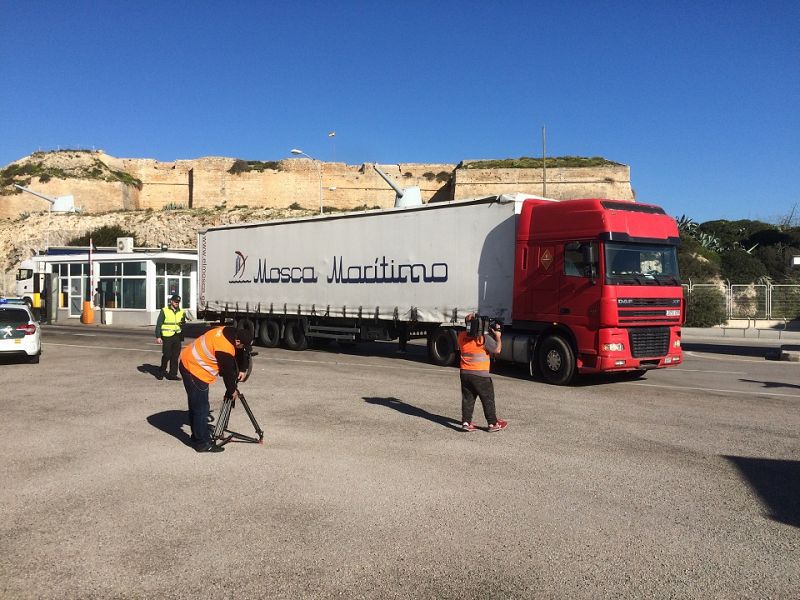 La guardia civil inspecciona los vehículos que salen de Baleares para impedir el traslado de plantas