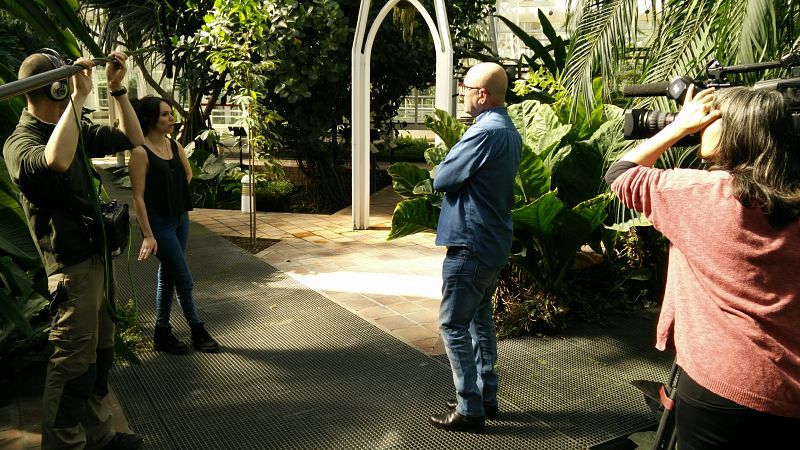 Grabando entrevistas en el Palacio de Cristal de Arganzuela, Madrid