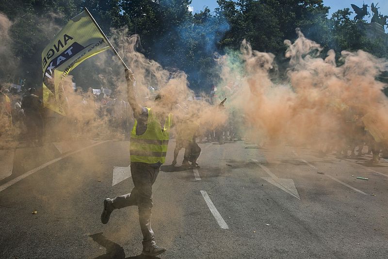 Miles de taxistas procedentes de toda España se han manifestado en Madrid