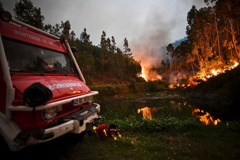 Mas de cien incendios asolan Porgtugal