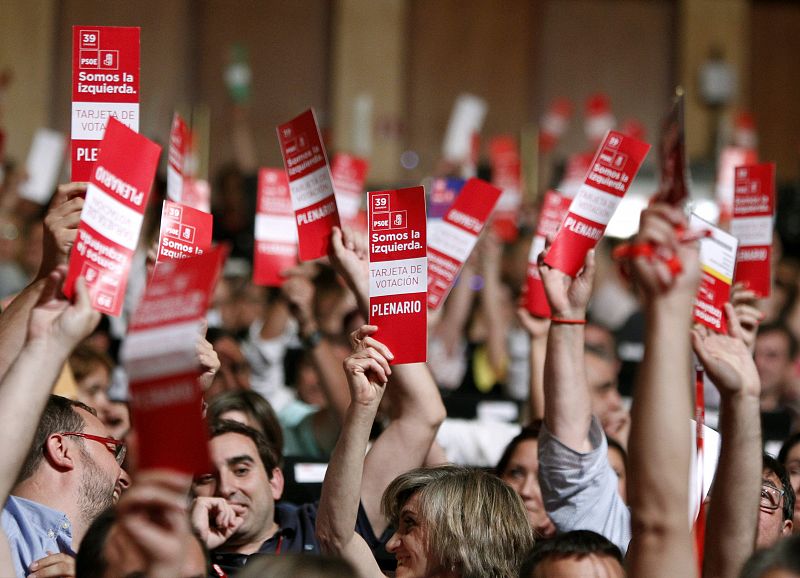 Plenario del 39º Congreso Federal del PSOE, la noche del sábado en el Palacio Municipal de Congresos de Madrid