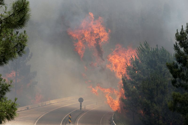 Un gran incendio asola el centro de Portugal