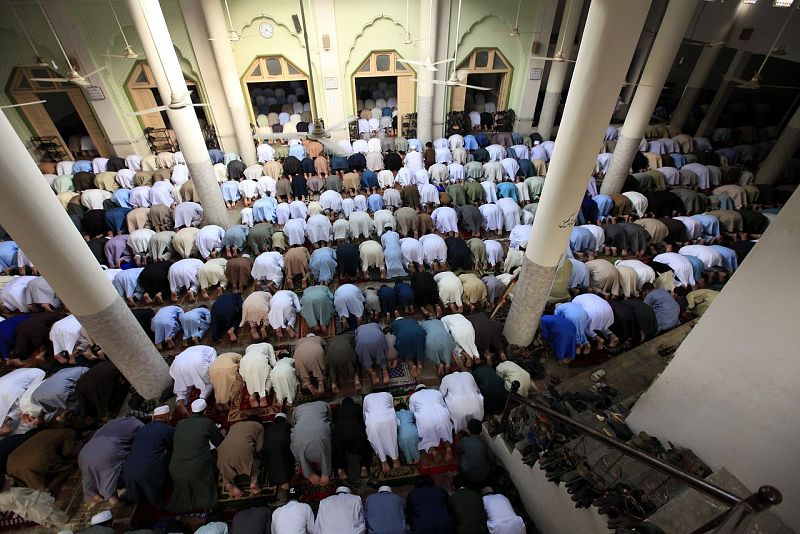 El Eid al Fitr se celebra con oraciones, lecturas del Corán y reuniones con familiares y amigos.