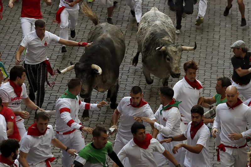 Tres mozos heridos por asta en el primer encierro