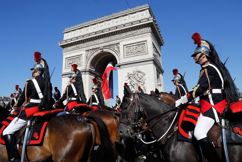 Los Campos Elíseos acogen el desfile de la Fiesta Nacional francesa