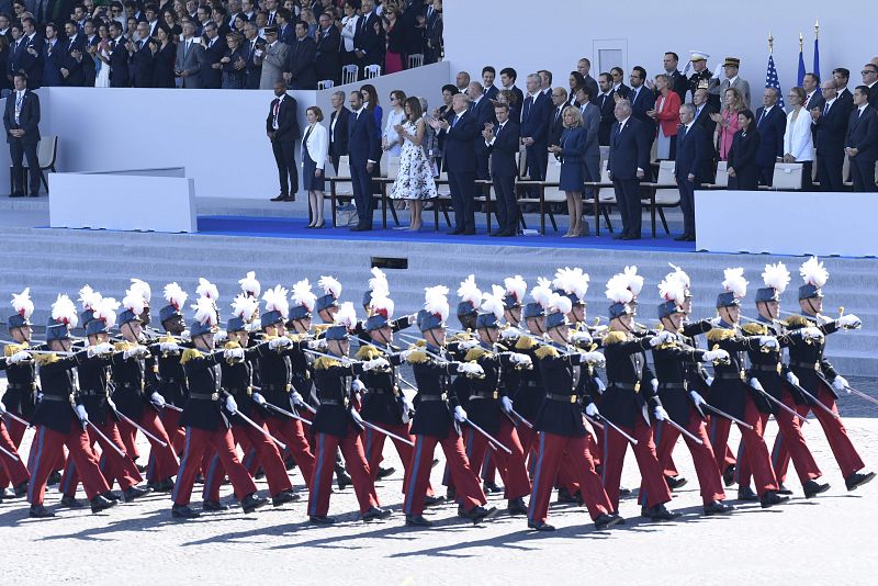 Los Campos Elíseos acogen el desfile de la Fiesta Nacional francesa