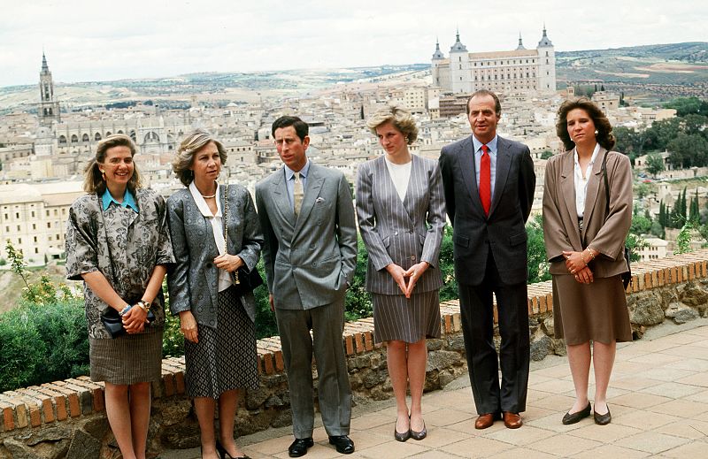 Los príncipes de Inglaterra posan junto a la Familia Real española