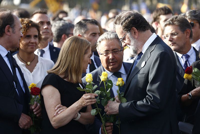 El presidente del Gobierno, Mariano Rajoy, la presidenta del Congreso, Ana Pastor, y el ministro del Interior, Juan Ignacio Zoido, durante la manifestación