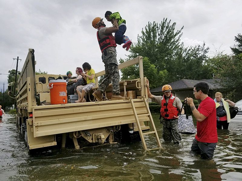 Personas rescatadas por la Guardia Nacional de Texas de las inundaciones de Harvey