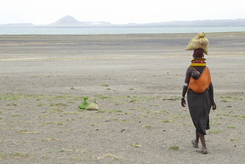 De vuelta al poblado a orillas del lago Turkana