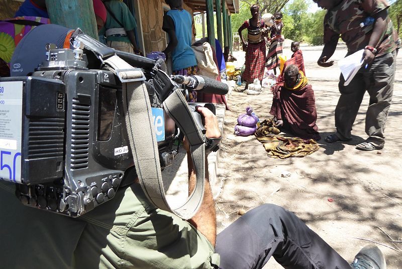 Reparto de la ayuda de emergencia en la región del lago Turkana