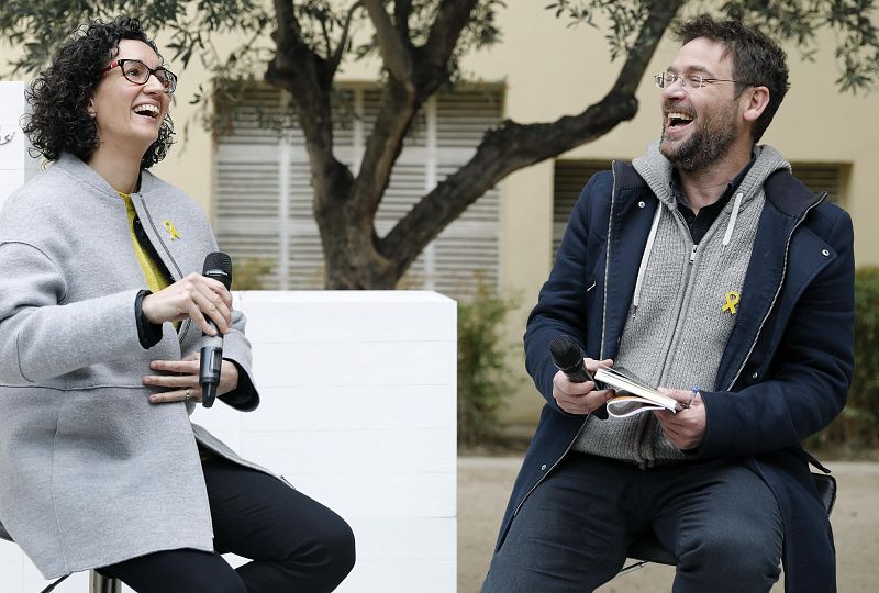 La secretaria general de ERC, Marta Rovira, y el exsecretario general de Podem, Albano Dante Fachin, durante un acto electoral que ambos han protagonizado en Barcelona