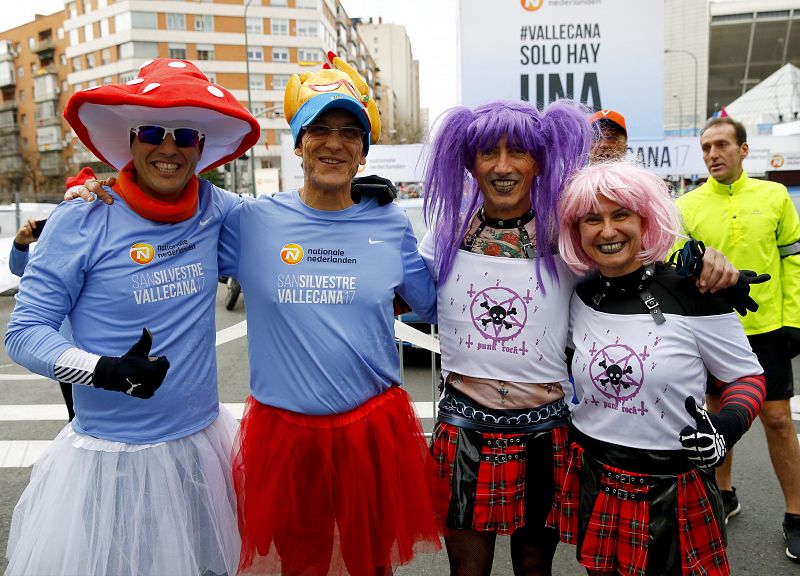 Algunos de los participantes en la carrera popular de la 53 edición internacional de la San Silvestre Vallecana.