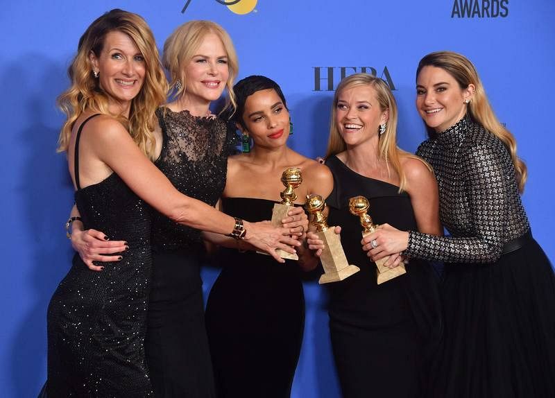 Las actrices Laura Dern, Nicole Kidman, Zoe Kravitz, Reese Witherspoon y Shailene Woodley posan con tres de los cuatro premios logrados por 'Big Little Lies' en la gala