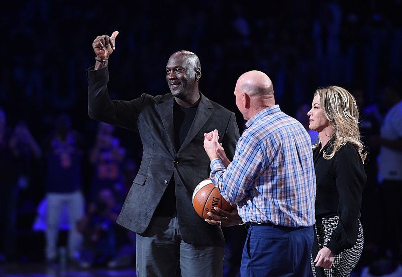El exbaloncestista Michael Jordan y los directivos de los equipos locales Lakers y Clippers también tuvieron protagonismo en la fiesta de la NBA.