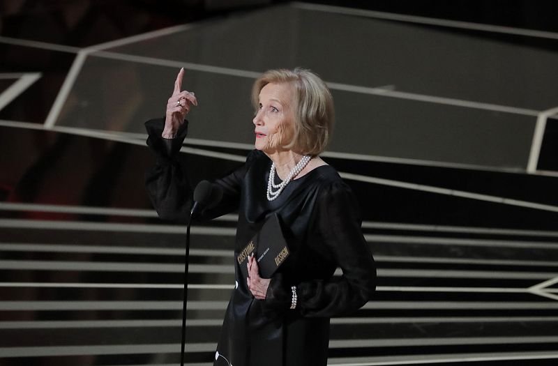 Eva Marie Saint ha entregado el Oscar en la categoría de Mejor Vestuario