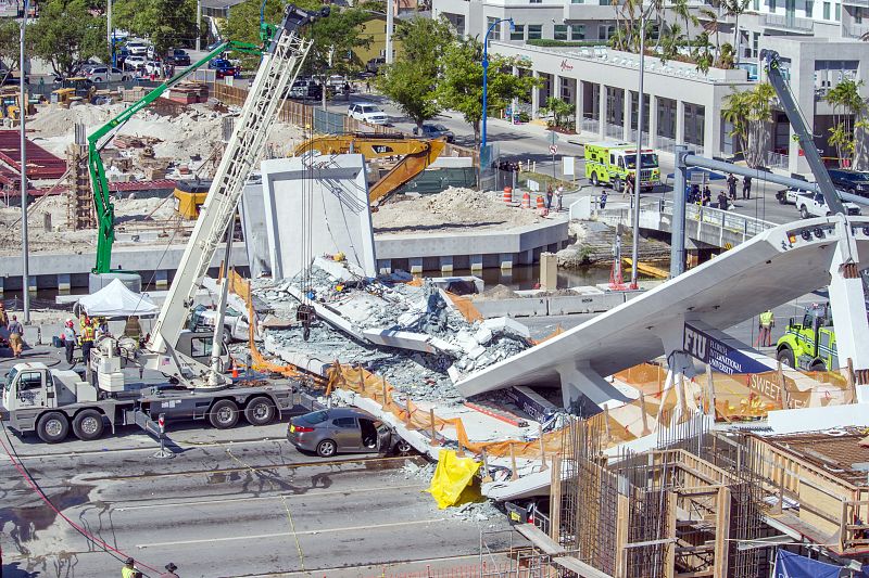 Varios muertos al derrumbarse puente para peatones sobre carretera de Miami