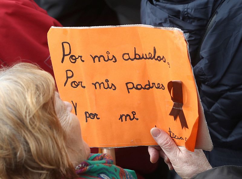 Asistentes a la manifestación por unas pensiones dignas en Madrid