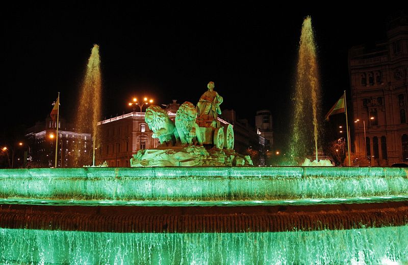 Encendido de la Cibeles, en Madrid, para celebrar el Día de San Patricio