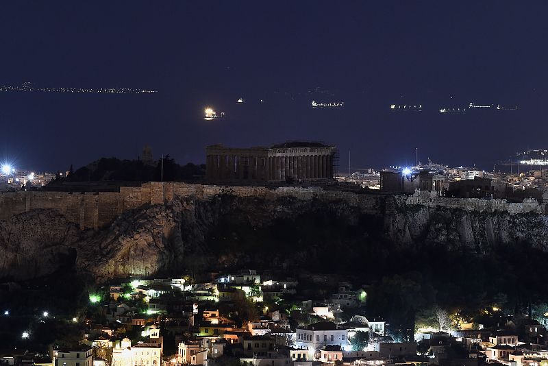 La Acrópolis de Atenas con las luces apagadas