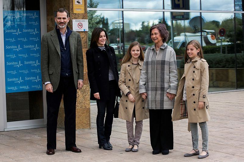 Los reyes Felipe y Letizia acompañados por la reina Sofía, la princesa Leonor y la infanta Sofía