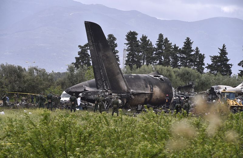El avión cayó al suelo poco después de despegar de la base aérea de Boufarik