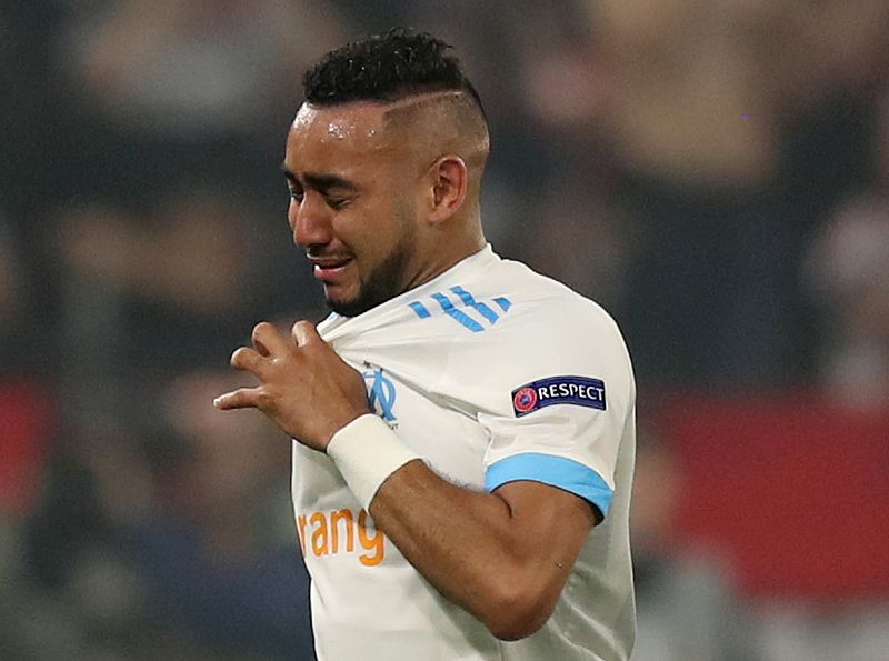 Payet se retira entre lágrimas tras su lesión en la primera parte.