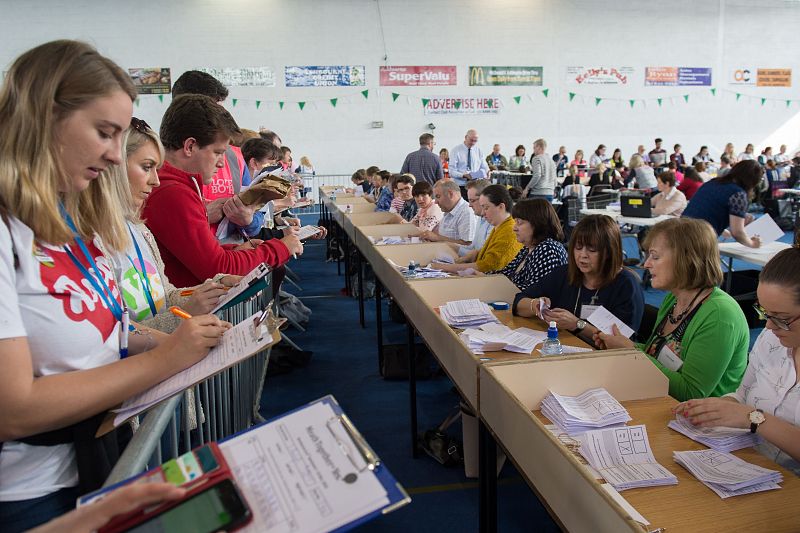 Recuento de votos del referéndum sobre la liberalización del aborto en el centro de Ashbourne