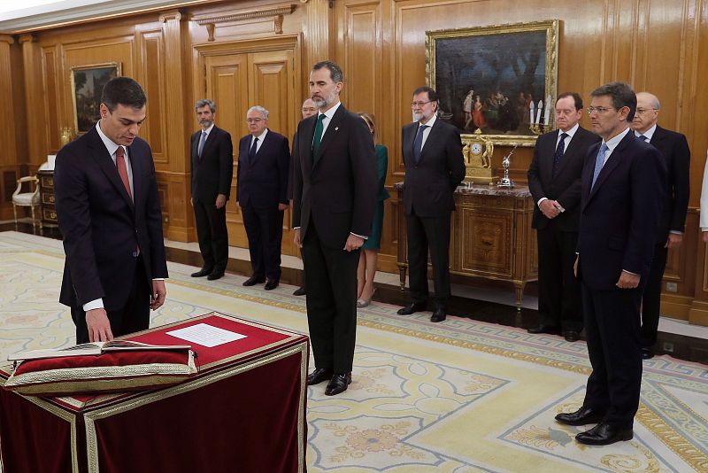 En el acto han estado presentes el ministro de Justicia en funciones, Rafael Catalá, como notario mayor del reino, y el jefe del Ejecutivo saliente, Mariano Rajoy, entre otras autoridades del Estado