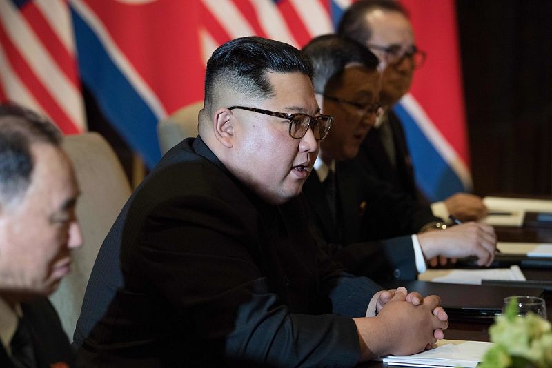 Kim Jong-un, durante la reunión con las delegaciones norcoreana y estadounidense