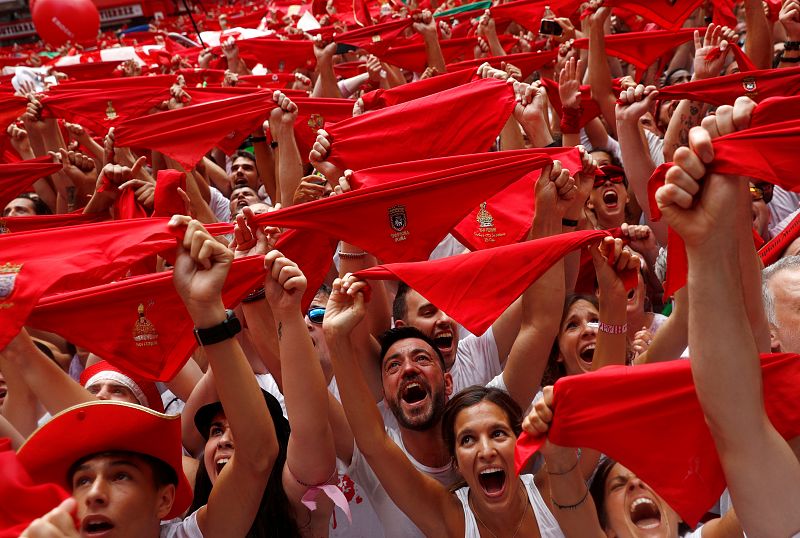 Pamplona se tiñe de rojo